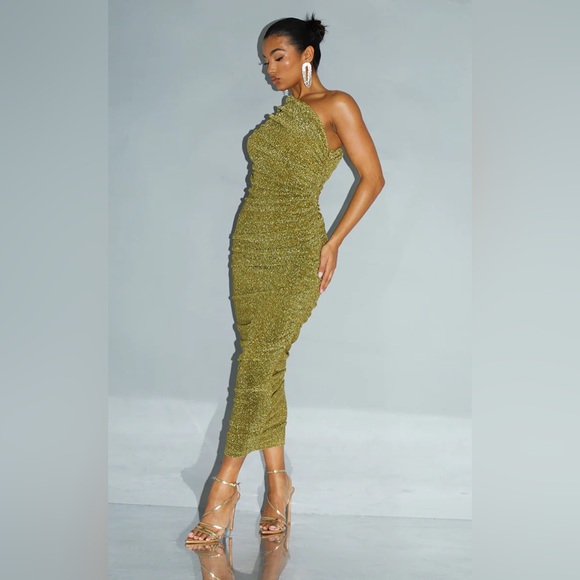 PrettyLittleThing Gold Glitter Plisse Ruched One Shoulder Midi dress - Picture 1 of 5